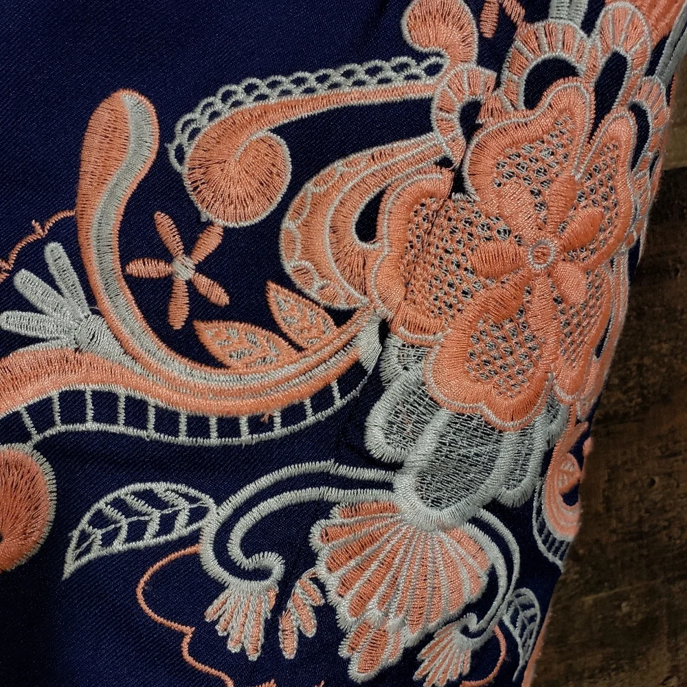 Francesca's Alya floral embroidered‎ shorts